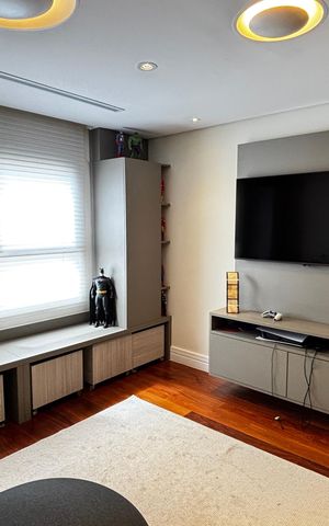 Apartamento à venda com 252m², 4 quartos e 4 vagas Apartamento à venda com 252m², 4 quartos e 4 vagasSuíte 4