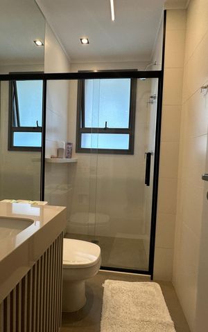 Apartamento à venda com 95m², 2 quartos e 2 vagas Apartamento à venda com 95m², 2 quartos e 2 vagasBanheiro da Suíte 1