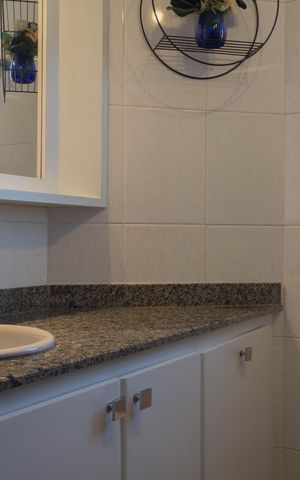Apartamento à venda com 114m², 4 quartos e 3 vagas Apartamento à venda com 114m², 4 quartos e 3 vagasBanheiro da Suíte 1