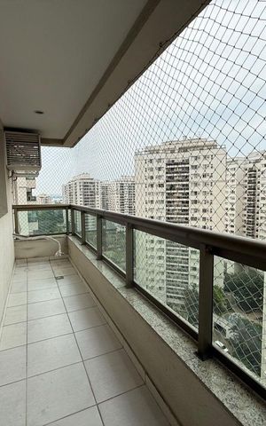 Apartamento à venda com 96m², 3 quartos e 1 vaga Apartamento à venda com 96m², 3 quartos e 1 vagaVaranda