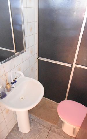 Casa à venda com 360m², 4 quartos e 4 vagasBanheiro 2