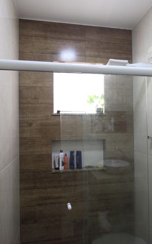 Casa de condomínio à venda com 130m², 2 quartos e 3 vagasBanheiro da suíte 2