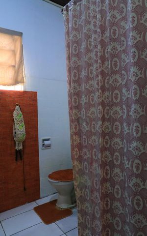 Casa à venda com 300m², 2 quartos e sem vagaBanheiro