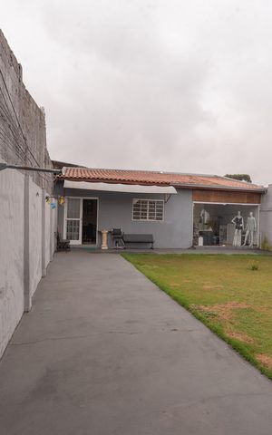Casa à venda com 185m², 3 quartos e 3 vagas Casa à venda com 185m², 3 quartos e 3 vagasQuintal