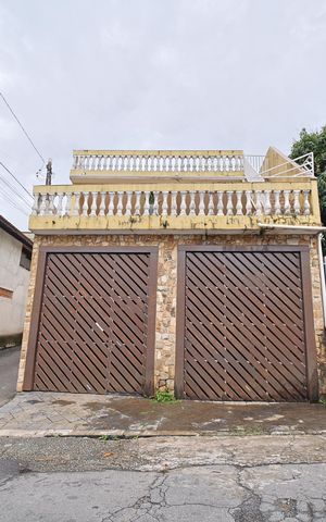 Casa à venda com 290m², 3 quartos e 4 vagasFachada