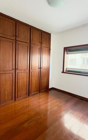 Apartamento à venda com 140m², 4 quartos e 2 vagas Apartamento à venda com 140m², 4 quartos e 2 vagasSuíte