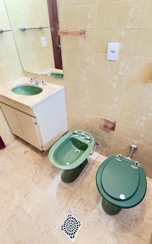 Apartamento à venda com 140m², 4 quartos e 2 vagas Apartamento à venda com 140m², 4 quartos e 2 vagasBanheiro Social