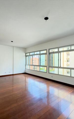Apartamento à venda com 140m², 4 quartos e 2 vagas Apartamento à venda com 140m², 4 quartos e 2 vagasSala