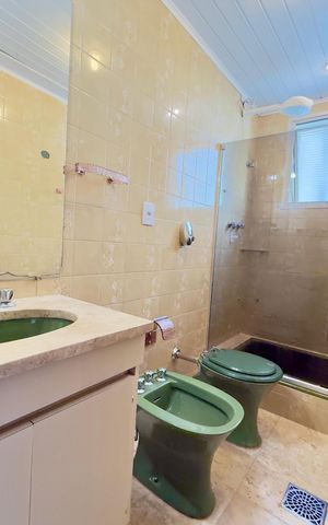 Apartamento à venda com 140m², 4 quartos e 2 vagas Apartamento à venda com 140m², 4 quartos e 2 vagasBanheiro Social