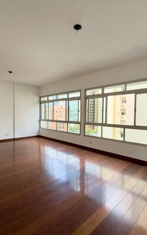 Apartamento à venda com 140m², 4 quartos e 2 vagas Apartamento à venda com 140m², 4 quartos e 2 vagasSala