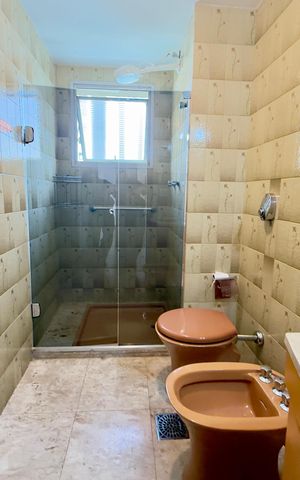 Apartamento à venda com 140m², 4 quartos e 2 vagas Apartamento à venda com 140m², 4 quartos e 2 vagasBanheiro da Suíte