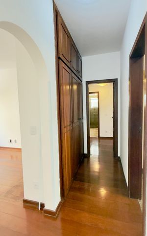 Apartamento à venda com 140m², 4 quartos e 2 vagas Apartamento à venda com 140m², 4 quartos e 2 vagasCorredor