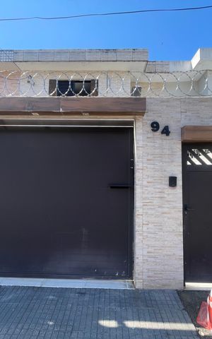 Casa para alugar com 160m², 3 quartos e 2 vagas Casa para alugar com 160m², 3 quartos e 2 vagasFachada