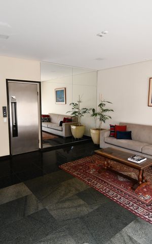 Apartamento à venda com 236m², 3 quartos e 2 vagasHall social