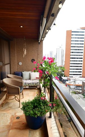 Apartamento à venda com 236m², 3 quartos e 2 vagasSala - Sacada