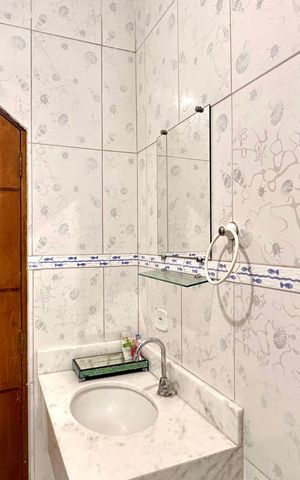 Casa à venda com 212m², 3 quartos e 2 vagas Casa à venda com 212m², 3 quartos e 2 vagasBanheiro 2