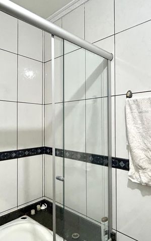 Casa à venda com 212m², 3 quartos e 2 vagas Casa à venda com 212m², 3 quartos e 2 vagasBanheiro 1