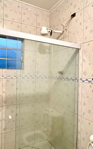 Casa à venda com 212m², 3 quartos e 2 vagas Casa à venda com 212m², 3 quartos e 2 vagasBanheiro 2