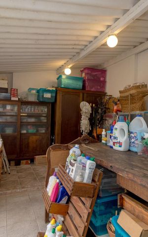 Casa à venda com 185m², 2 quartos e 2 vagas Casa à venda com 185m², 2 quartos e 2 vagasÁrea de Serviço