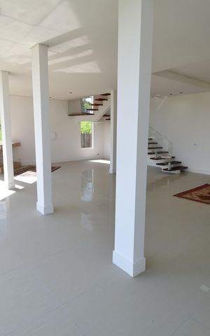 Casa de condomínio à venda com 300m², 3 quartos e 4 vagasSala