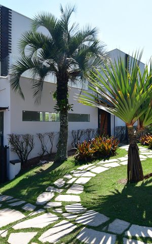 Casa de condomínio à venda com 300m², 3 quartos e 4 vagasFachada