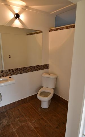 Casa de condomínio à venda com 300m², 3 quartos e 4 vagasBanheiro de serviço