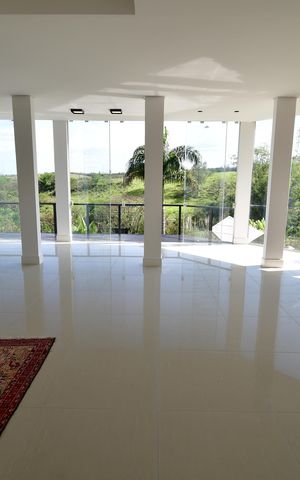 Casa de condomínio à venda com 300m², 3 quartos e 4 vagasSala