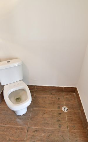 Casa de condomínio à venda com 300m², 3 quartos e 4 vagasBanheiro de serviço