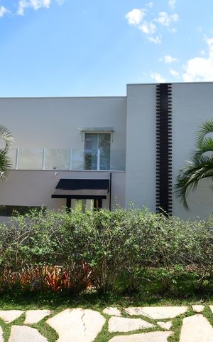 Casa de condomínio à venda com 300m², 3 quartos e 4 vagasFachada