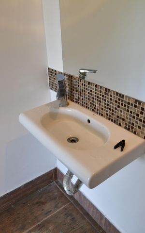 Casa de condomínio à venda com 300m², 3 quartos e 4 vagasBanheiro de serviço