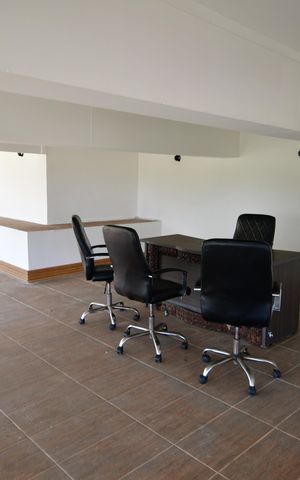 Casa de condomínio à venda com 300m², 3 quartos e 4 vagasSalão