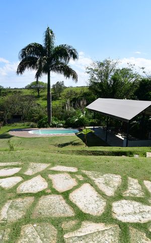 Casa de condomínio à venda com 300m², 3 quartos e 4 vagasSalão - Vista