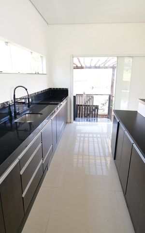 Casa de condomínio à venda com 300m², 3 quartos e 4 vagasCozinha