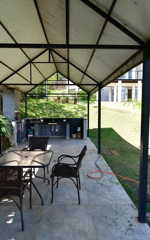 Casa de condomínio à venda com 300m², 3 quartos e 4 vagasChurrasqueira