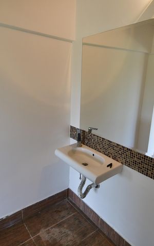 Casa de condomínio à venda com 300m², 3 quartos e 4 vagasBanheiro de serviço