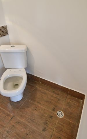 Casa de condomínio à venda com 300m², 3 quartos e 4 vagasBanheiro de serviço