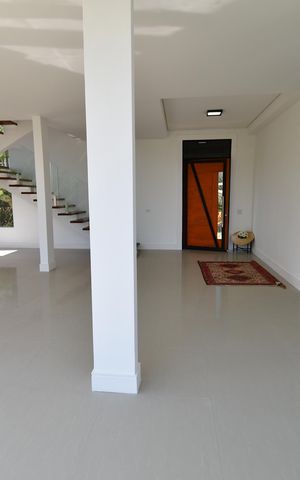 Casa de condomínio à venda com 300m², 3 quartos e 4 vagasSala