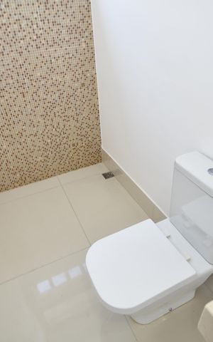 Casa de condomínio à venda com 300m², 3 quartos e 4 vagasLavabo