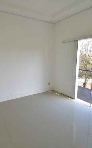Casa de condomínio à venda com 300m², 3 quartos e 4 vagasEscritório