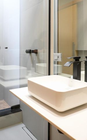 Casa à venda com 94m², 2 quartos e 2 vagasBanheiro Quarto 1 - Suite