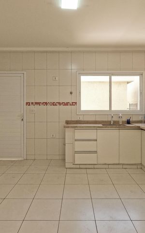 Casa à venda com 330m², 5 quartos e 4 vagas