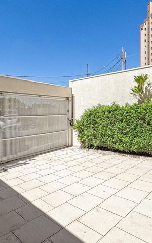 Casa à venda com 330m², 5 quartos e 4 vagas