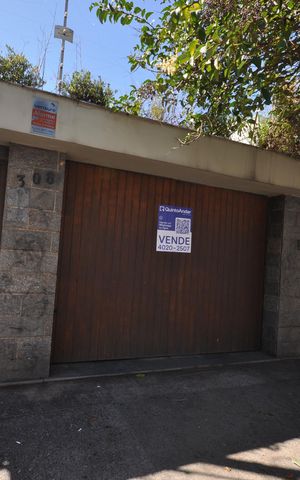 Casa para alugar com 500m², 4 quartos e 4 vagasFachada