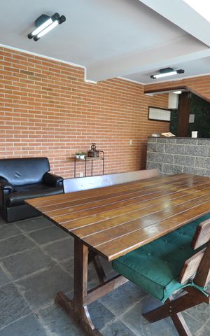 Casa para alugar com 500m², 4 quartos e 4 vagasSalão de festas