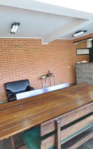 Casa para alugar com 500m², 4 quartos e 4 vagasSalão de festas