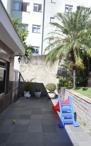 Casa para alugar com 500m², 4 quartos e 4 vagasQuintal
