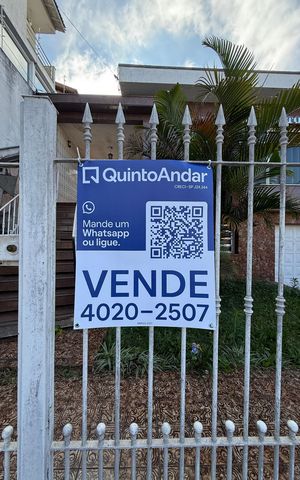 Casa à venda com 227m², 3 quartos e 4 vagas Casa à venda com 227m², 3 quartos e 4 vagasPlaca