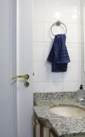 Apartamento à venda com 105m², 2 quartos e 2 vagasBanheiro 1