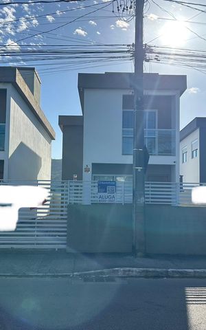 Casa para alugar com 125m², 3 quartos e 2 vagas Casa para alugar com 125m², 3 quartos e 2 vagasFachada
