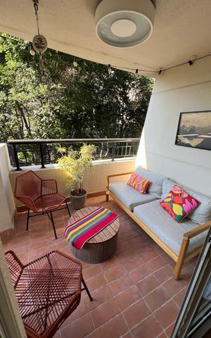 Apartamento à venda com 74m², 2 quartos e 1 vaga Apartamento à venda com 74m², 2 quartos e 1 vagaVaranda